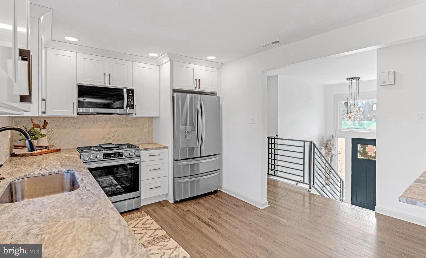 877 E Philip Drive photo 6