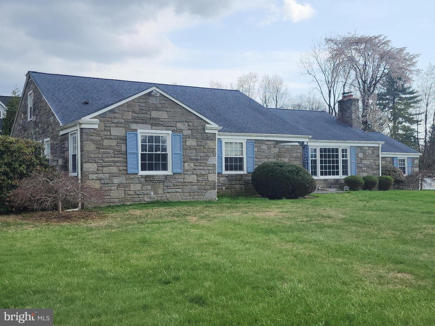 1522 Evergreen Lane photo 2