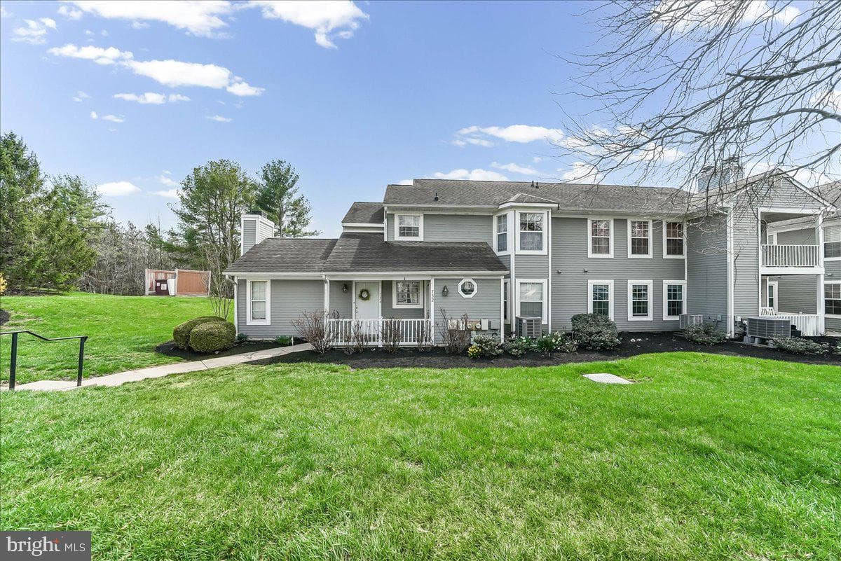 732 Bradford Terrace photo 2