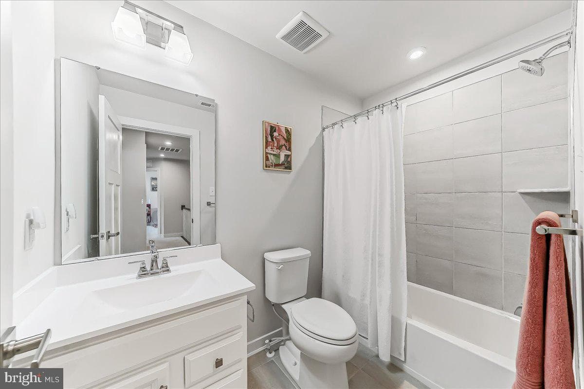 215 Sloan Drive photo 25