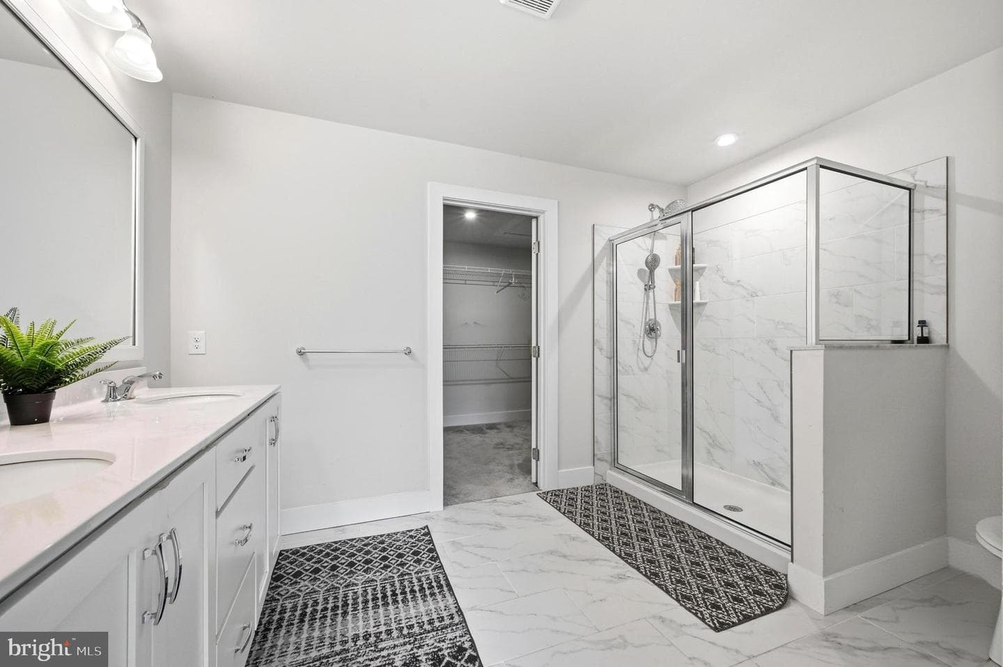 253 Iris Lane photo 25