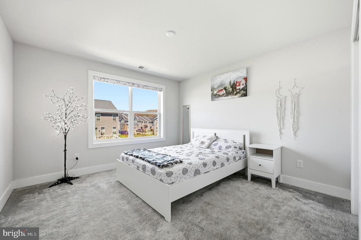 253 Iris Lane photo 30