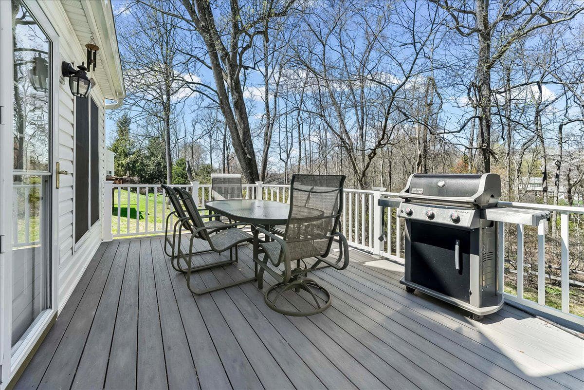311 Bolton Lane photo 10