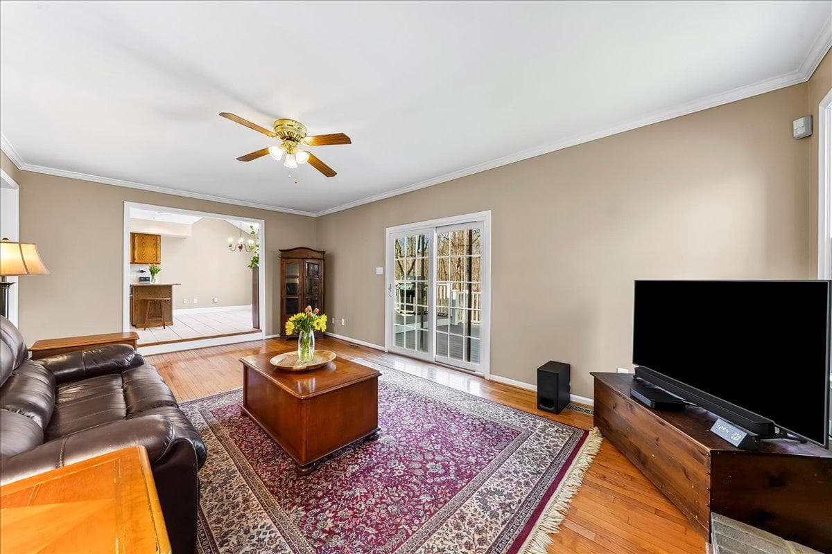 311 Bolton Lane photo 9