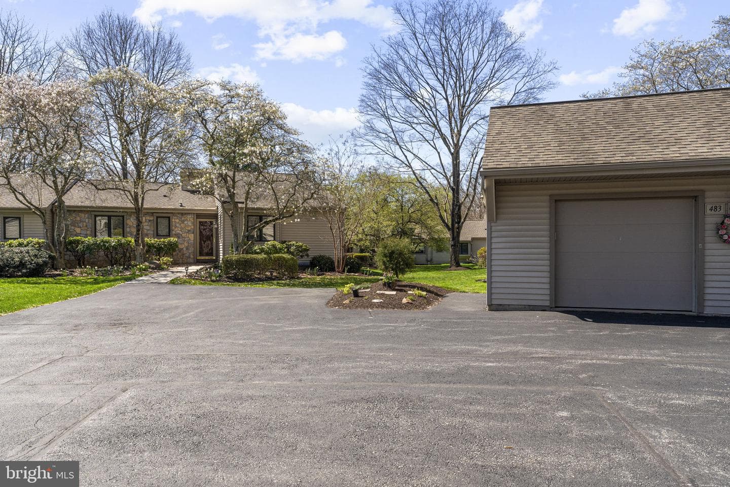 483 Eaton Way photo 3