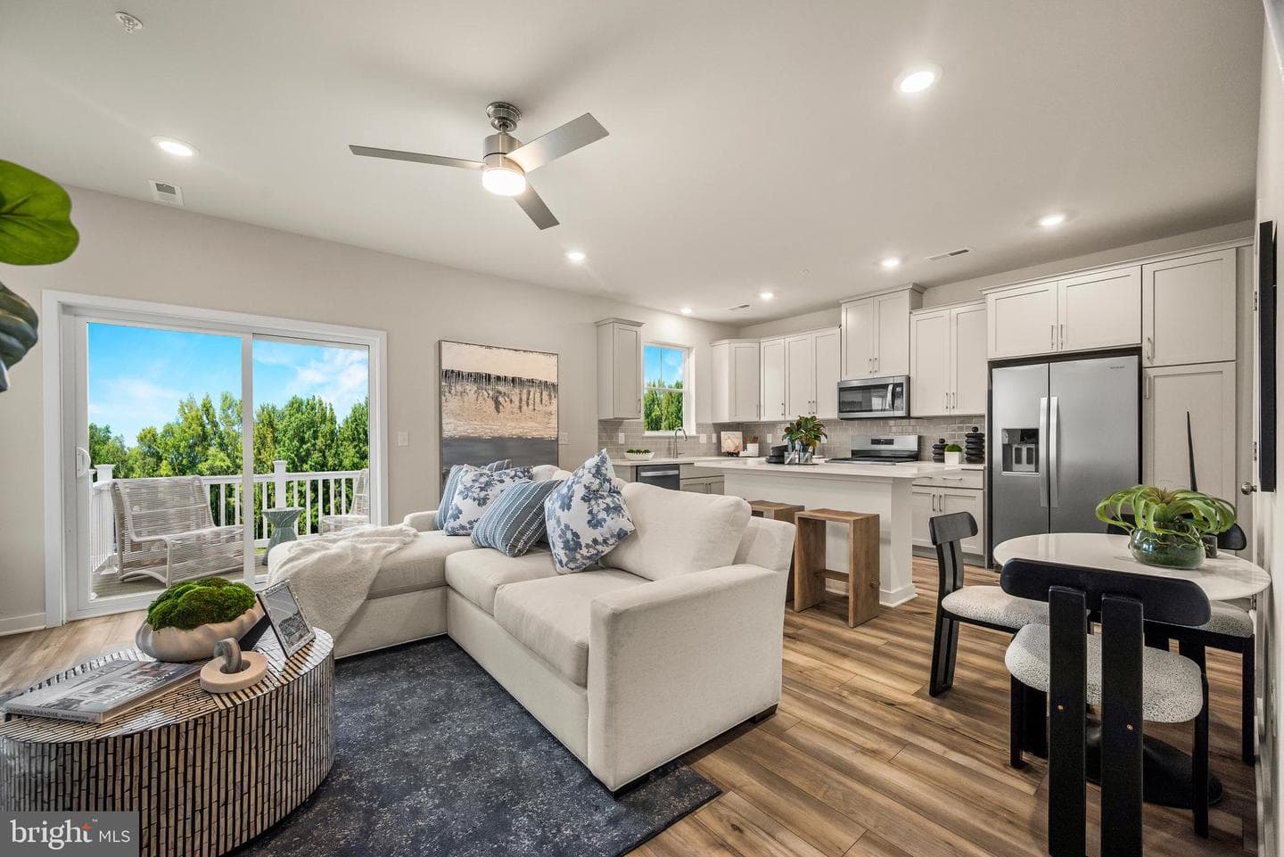 793 Platinum Drive photo 2