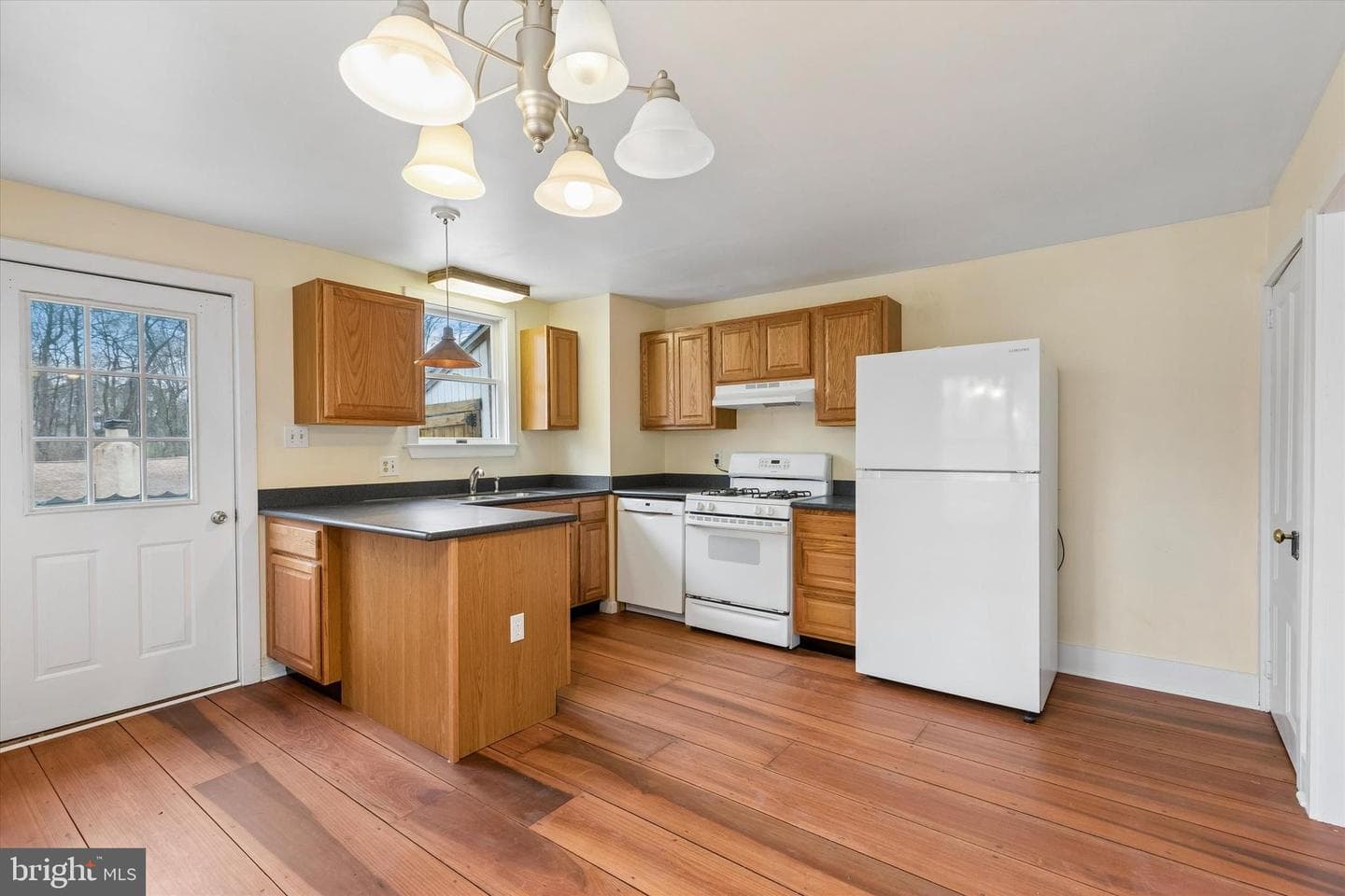27 Woodbine Avenue photo 6