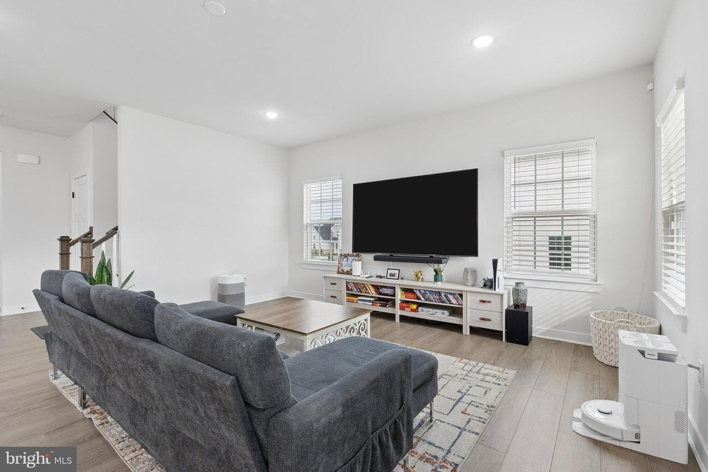 231 Sloan Drive photo 16