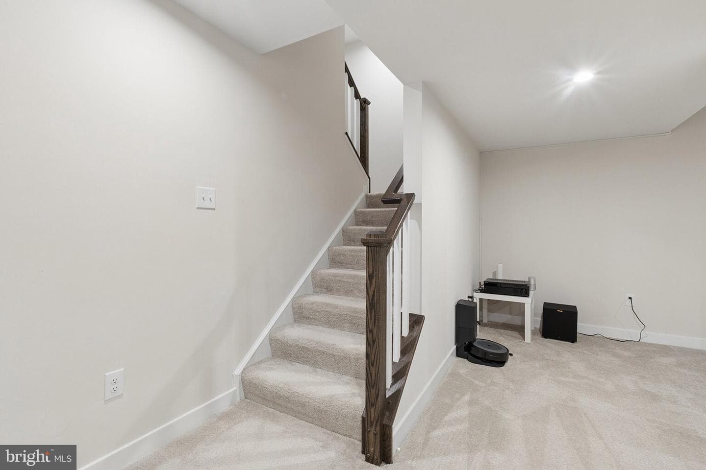 231 Sloan Drive photo 32