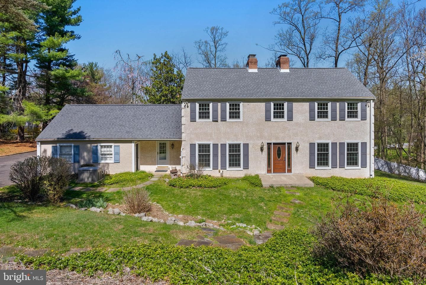 150 Continental Dr photo 1