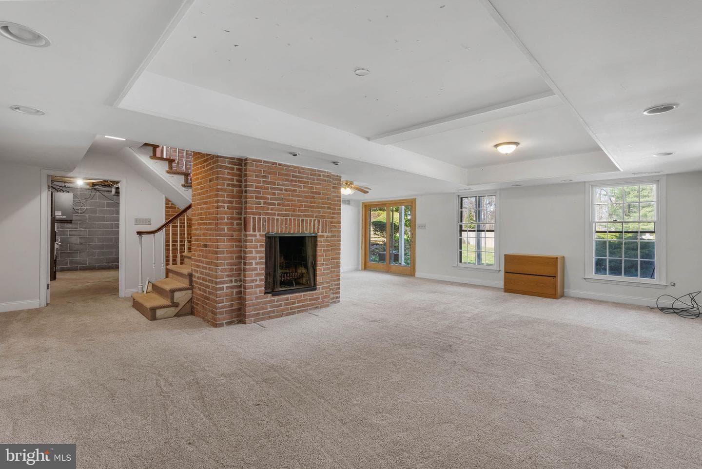 150 Continental Dr photo 20
