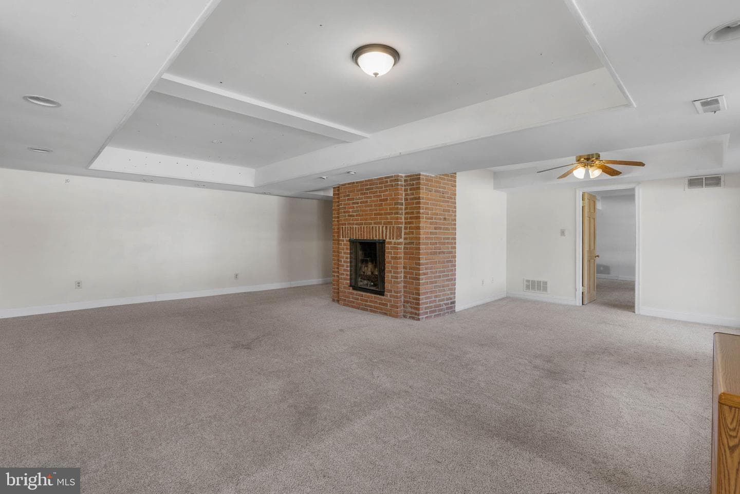 150 Continental Dr photo 22