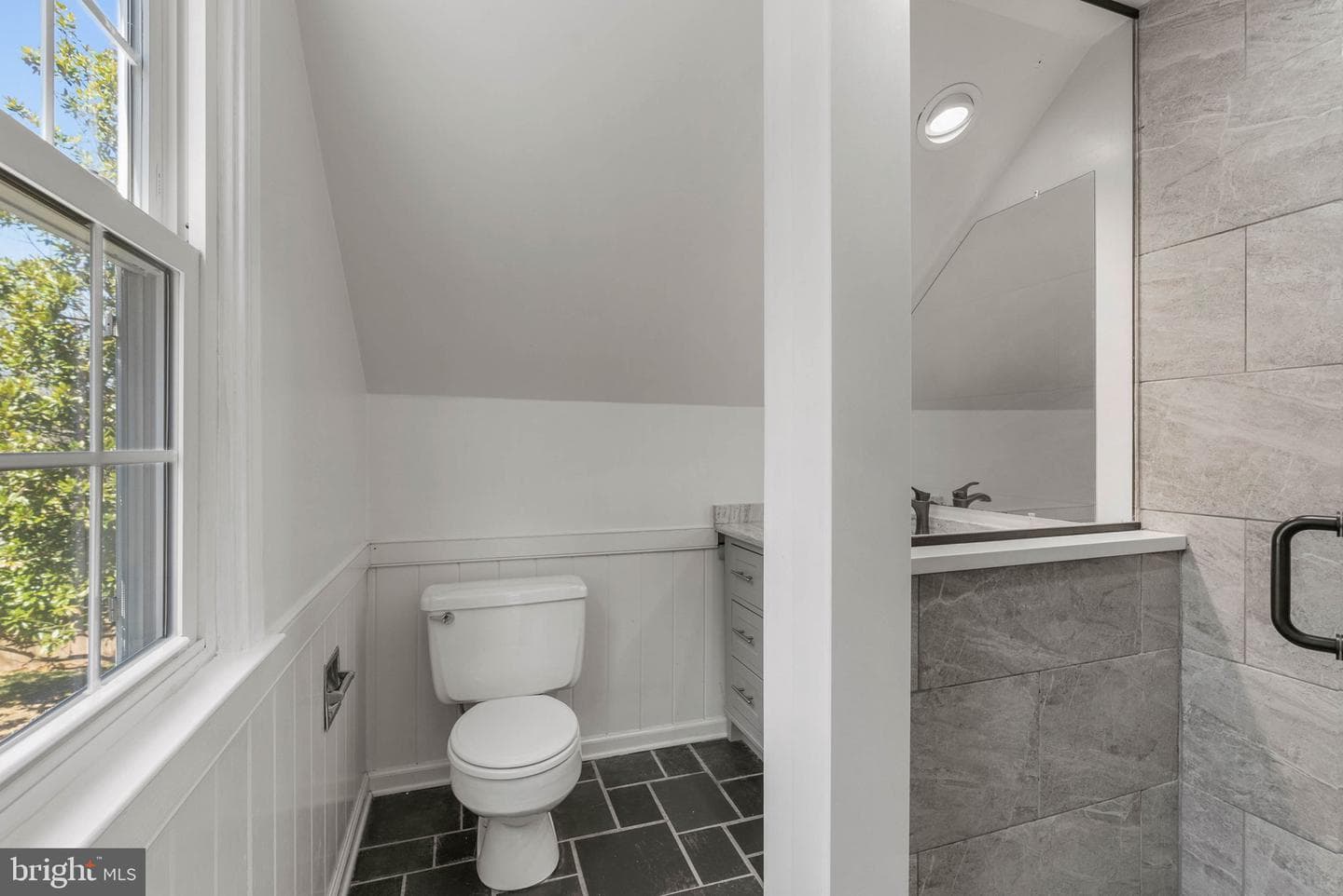 150 Continental Dr photo 29