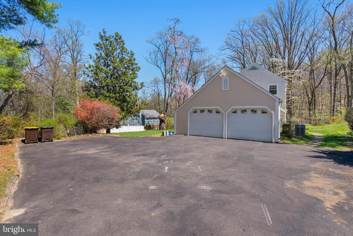 150 Continental Dr photo 3
