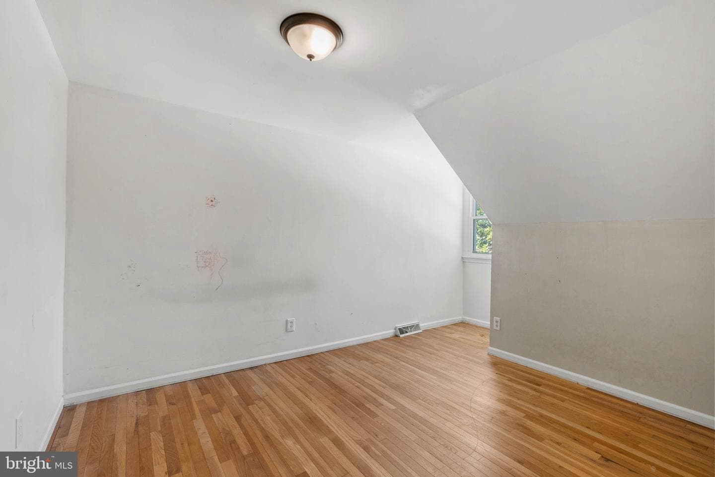 150 Continental Dr photo 34
