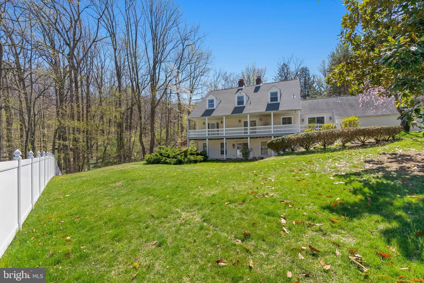 150 Continental Dr photo 37