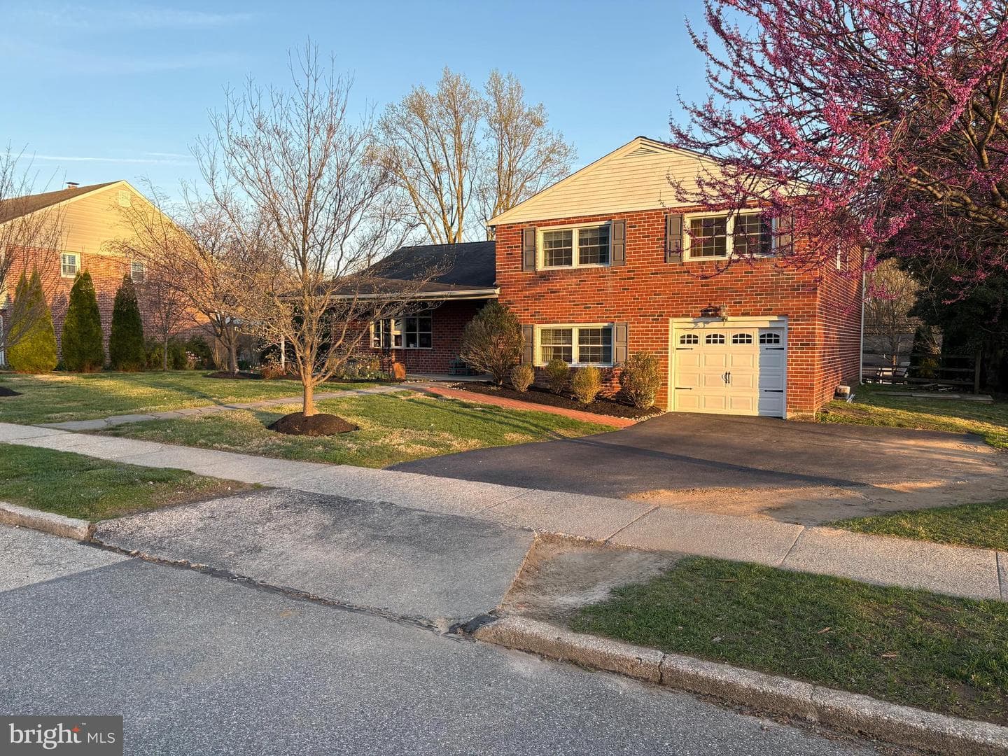 502 Ridge Avenue photo 3
