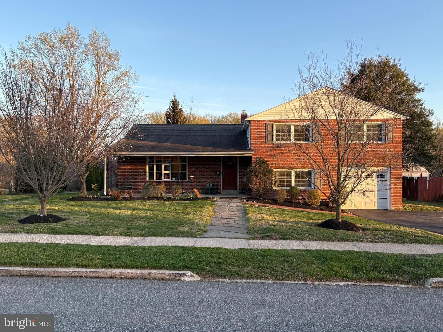 502 Ridge Avenue photo 4