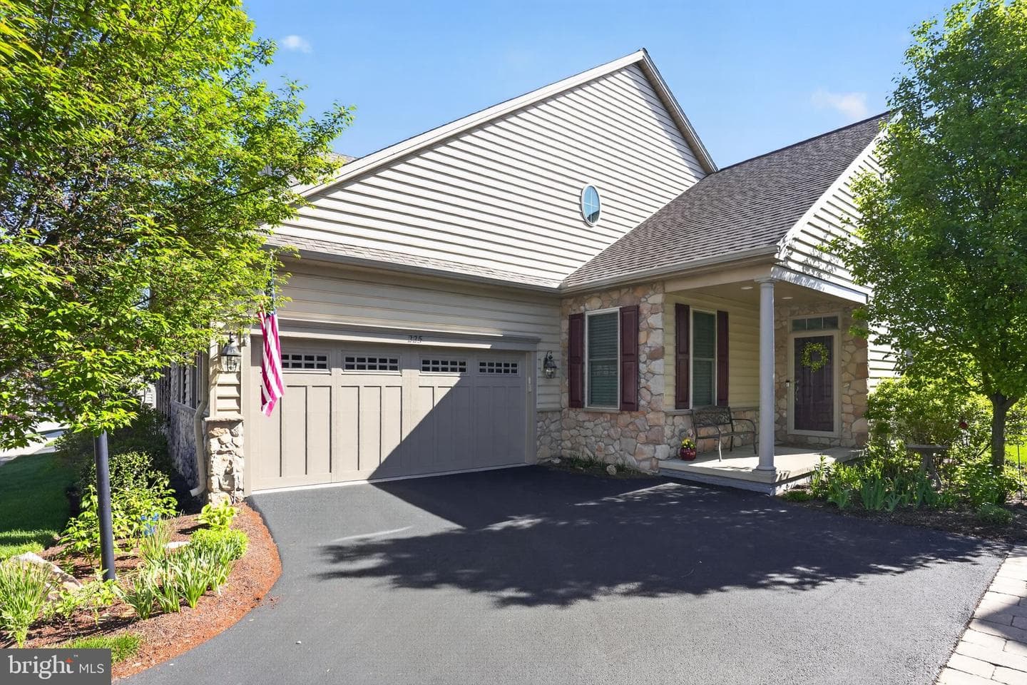 225 Honeycroft Boulevard photo 3
