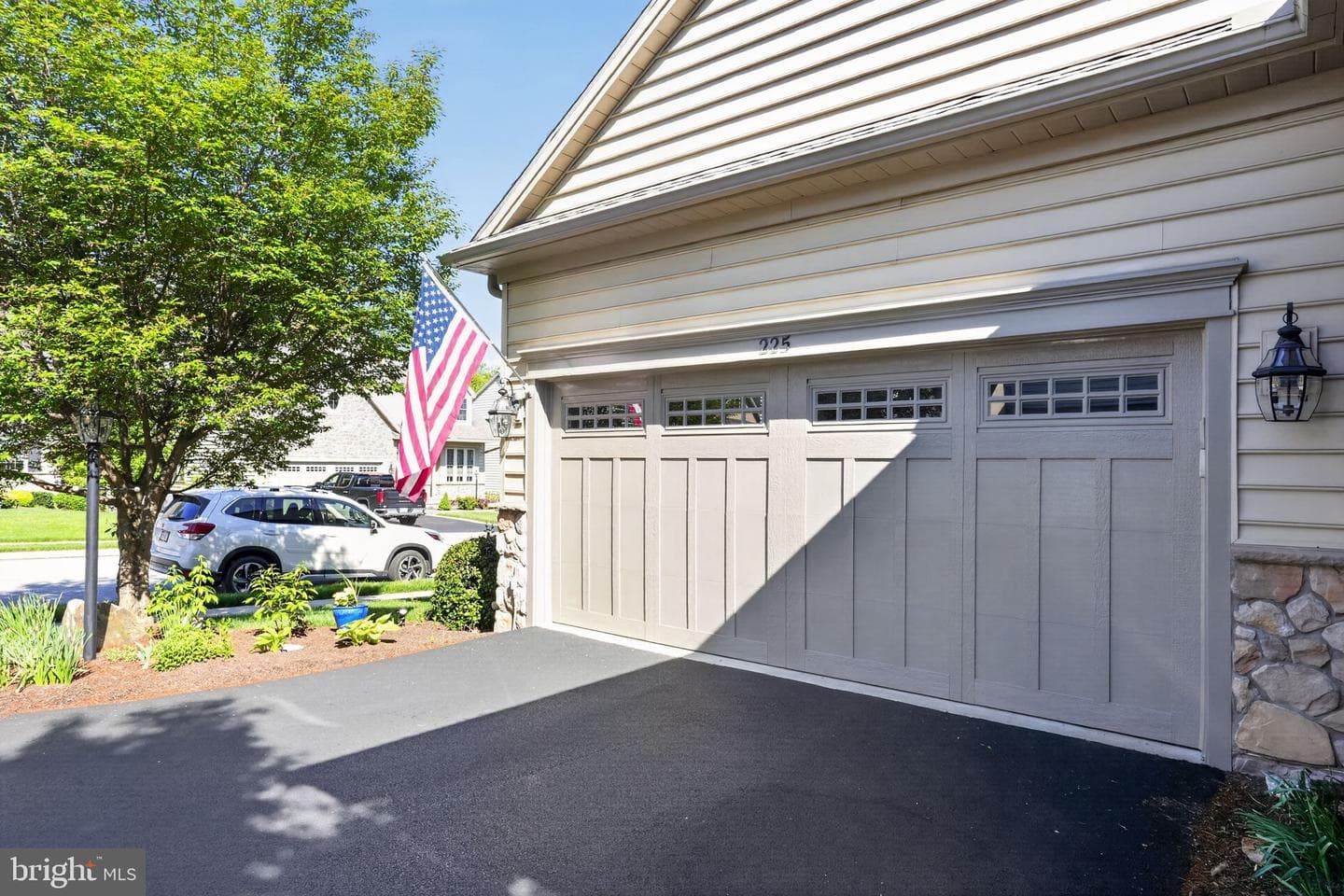 225 Honeycroft Boulevard photo 4