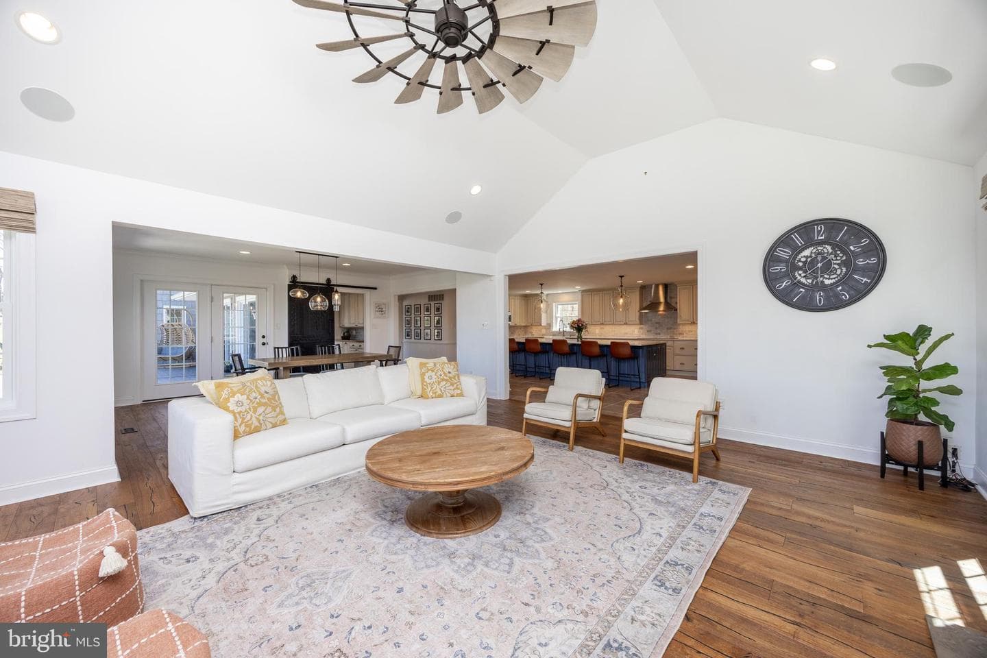 812 Hessian Circle photo 14