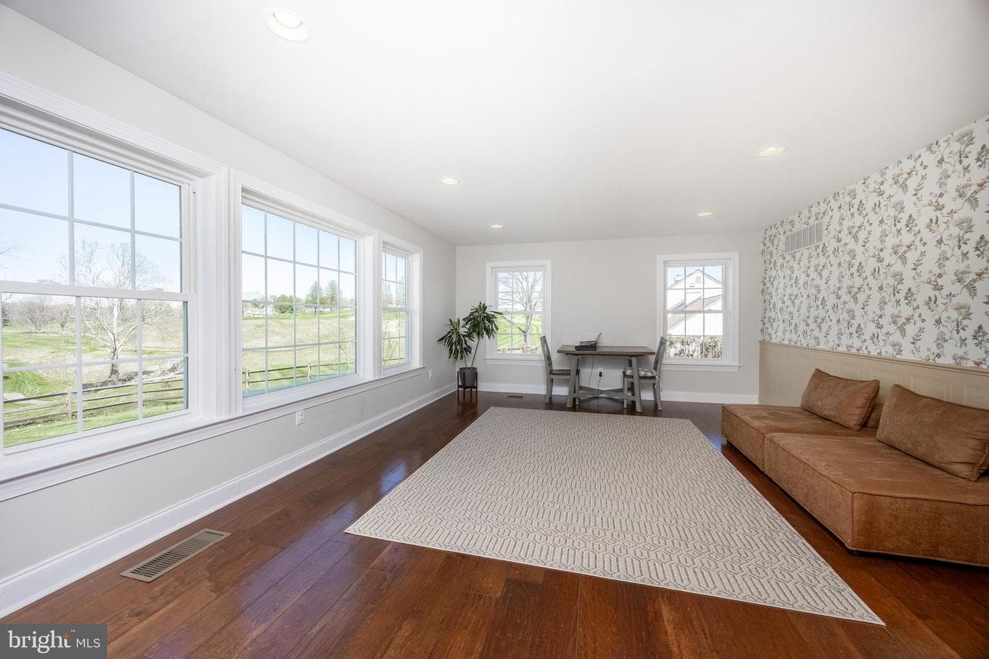 812 Hessian Circle photo 23