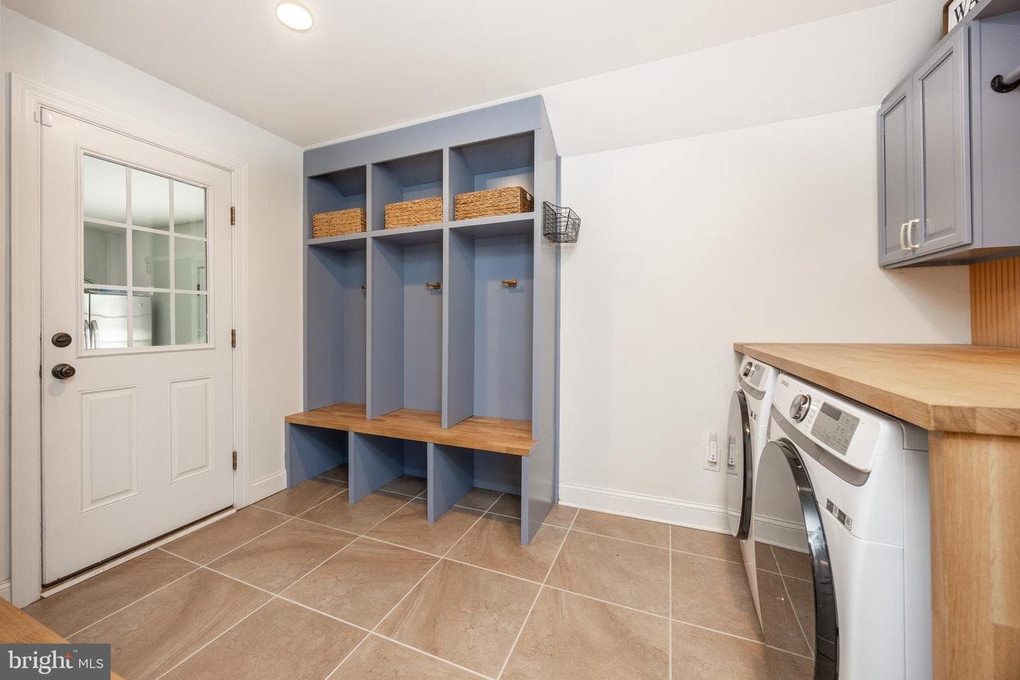 812 Hessian Circle photo 25