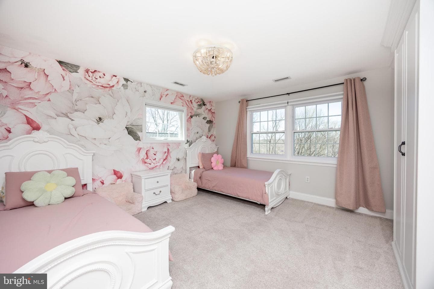 812 Hessian Circle photo 36