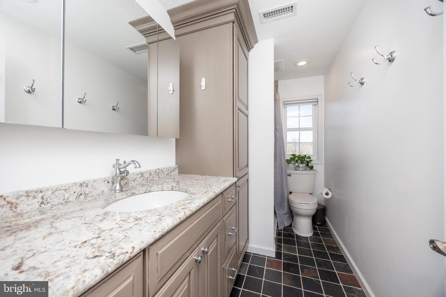 812 Hessian Circle photo 37