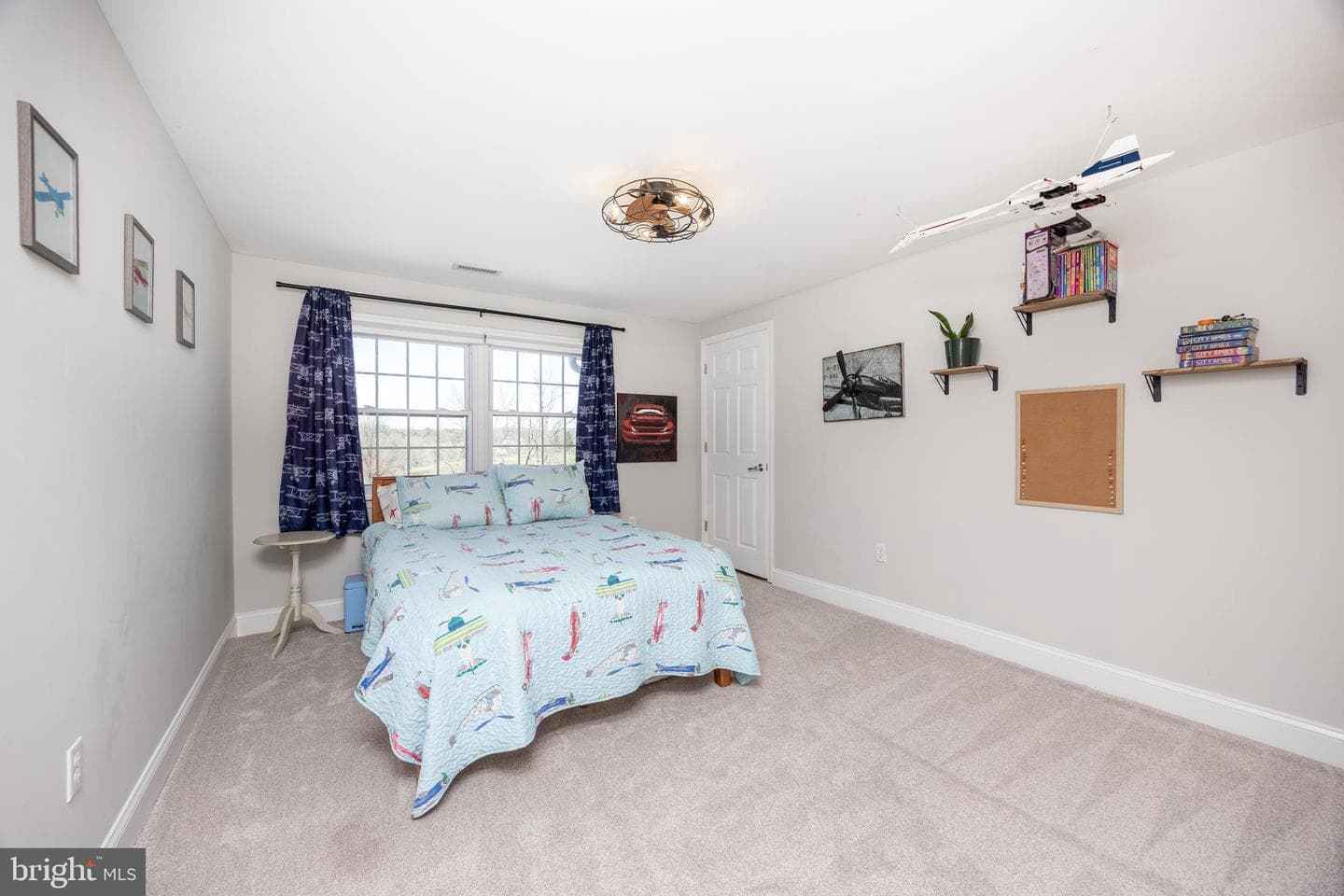 812 Hessian Circle photo 40