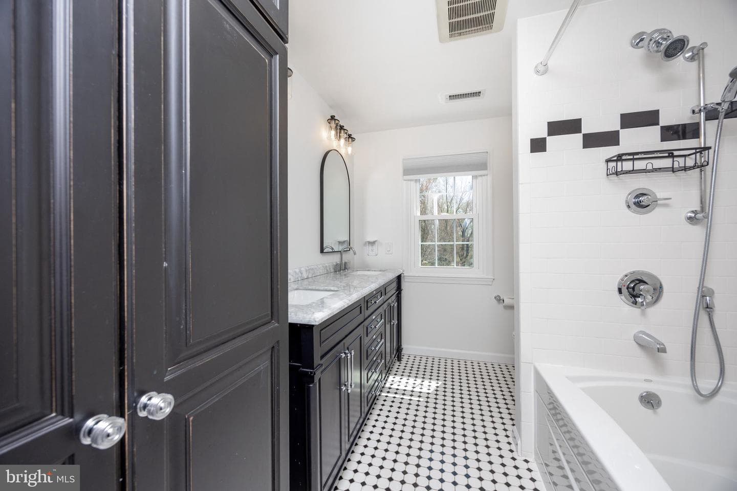 812 Hessian Circle photo 41