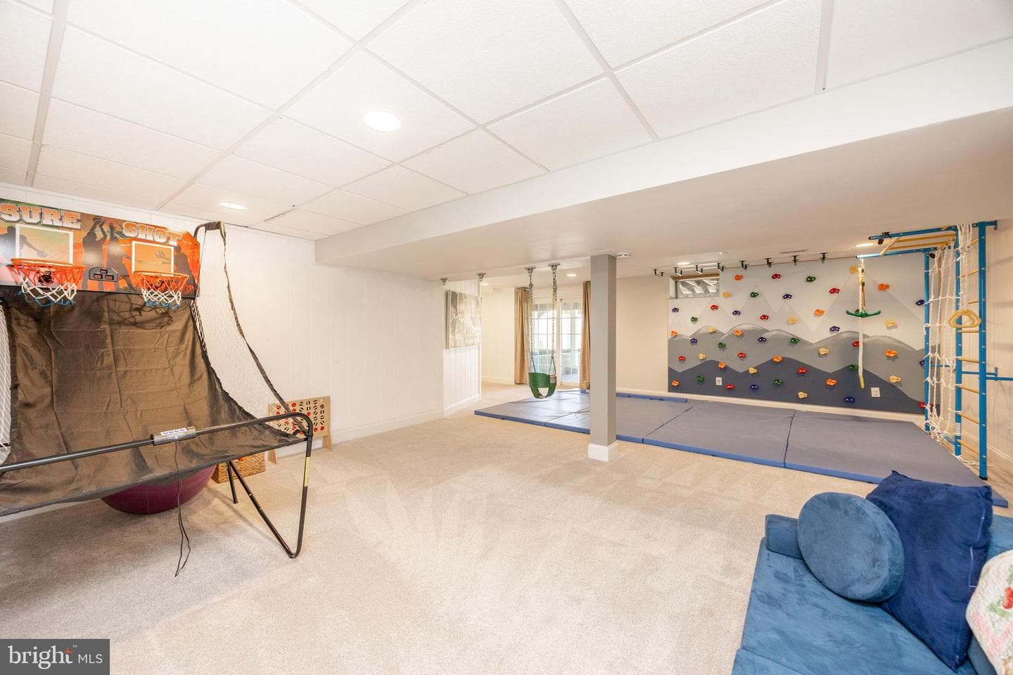 812 Hessian Circle photo 44