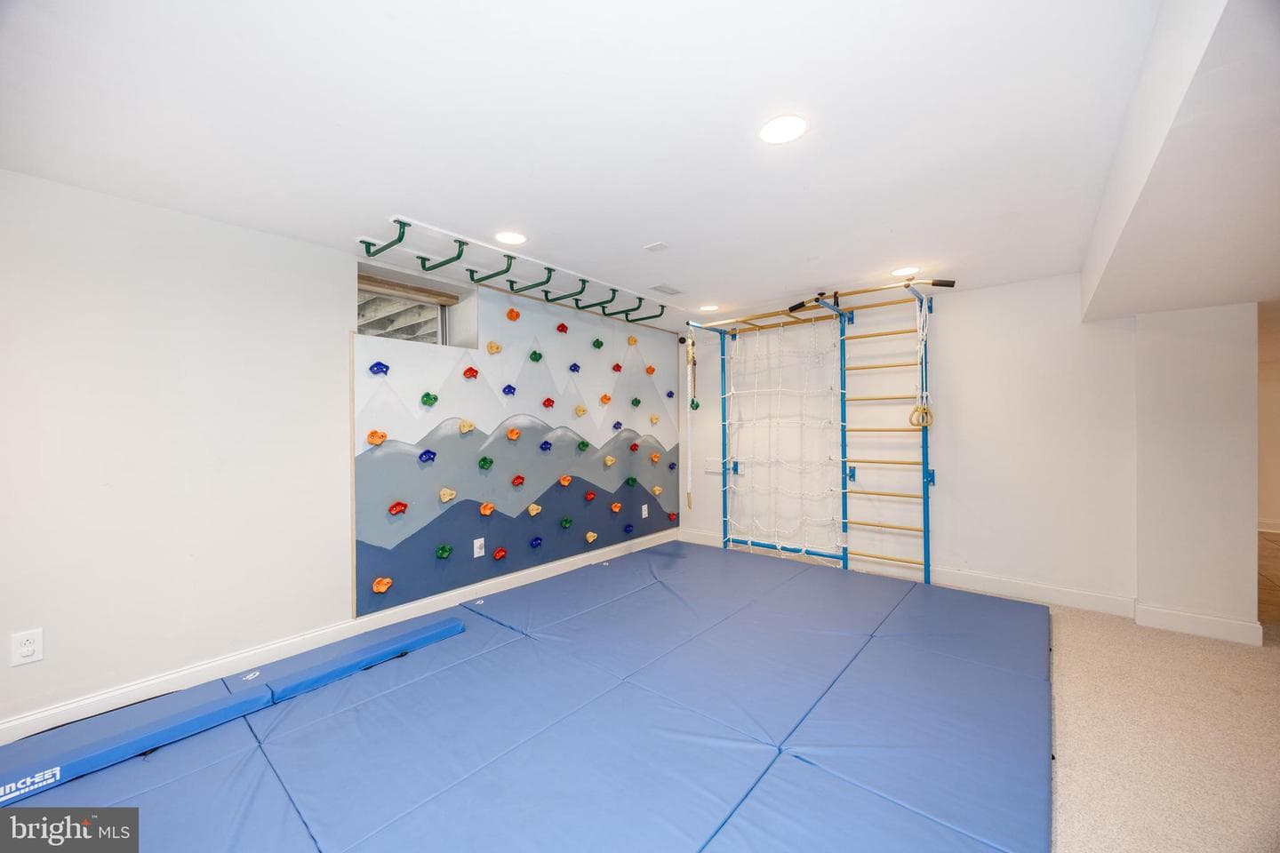812 Hessian Circle photo 46