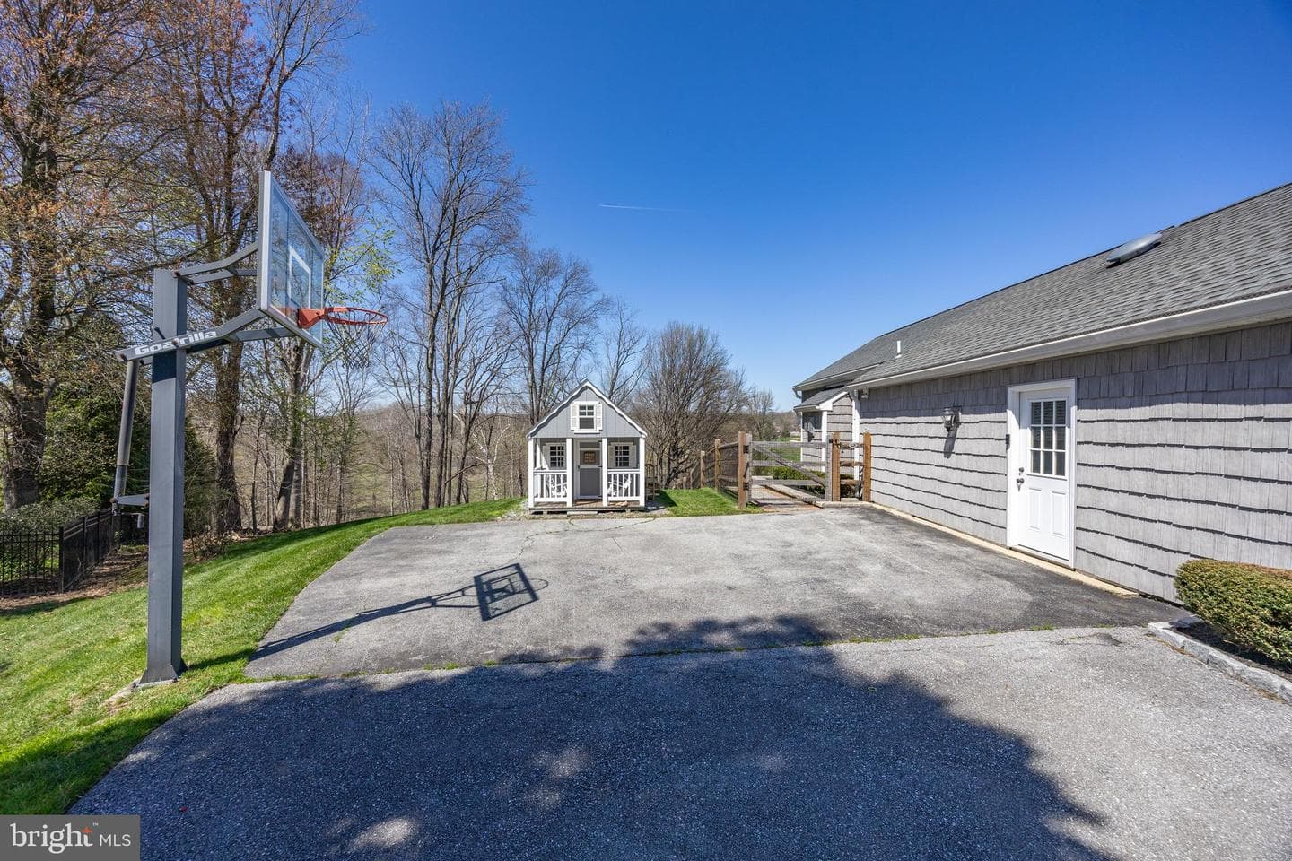 812 Hessian Circle photo 60