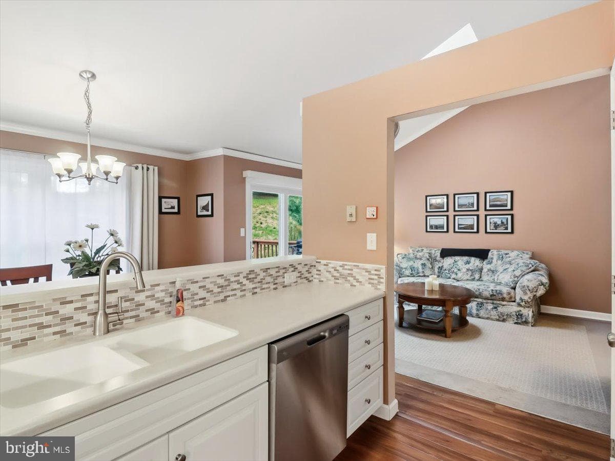 54 Saddler Drive photo 8