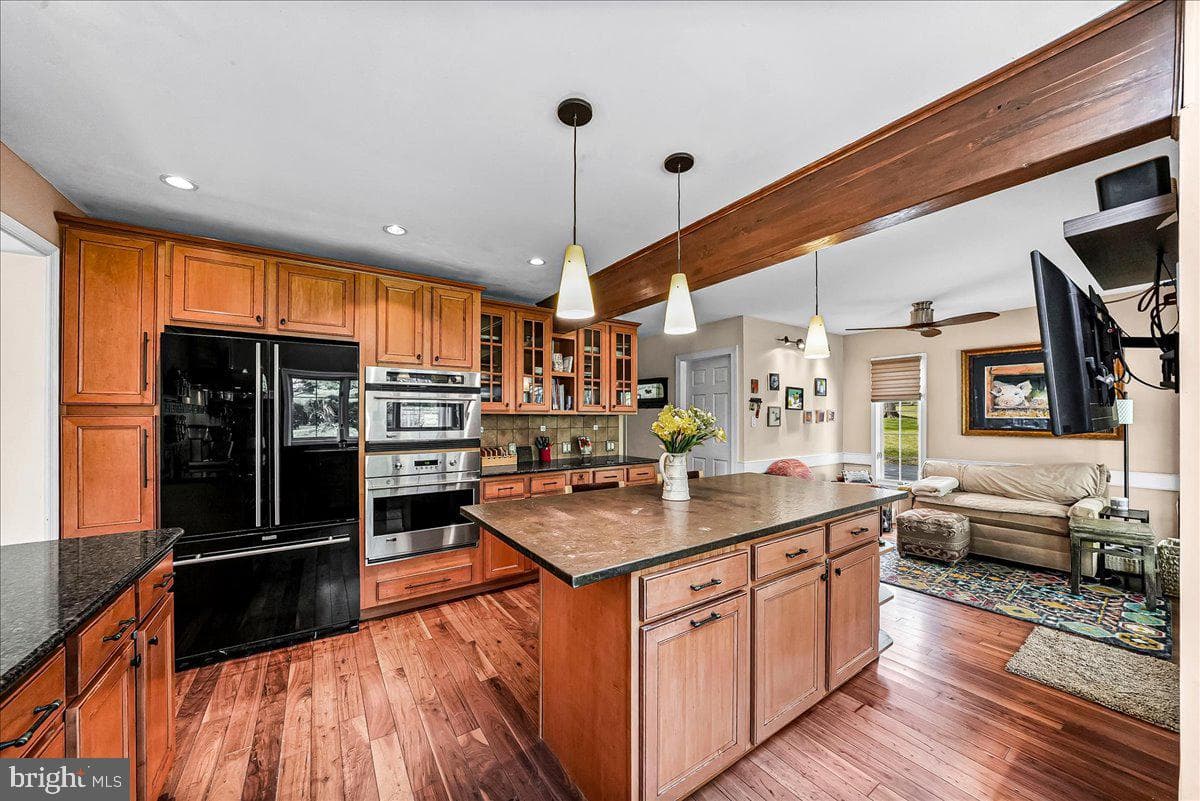 623 S Waterloo Road photo 11