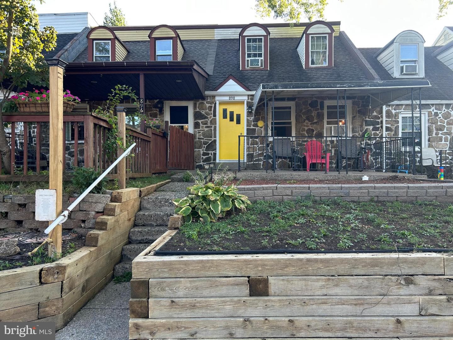898 Woodlawn Avenue