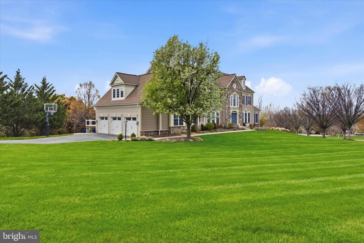 8 Deerfield Drive photo 2