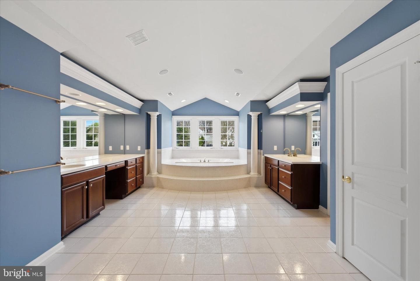 8 Deerfield Drive photo 25