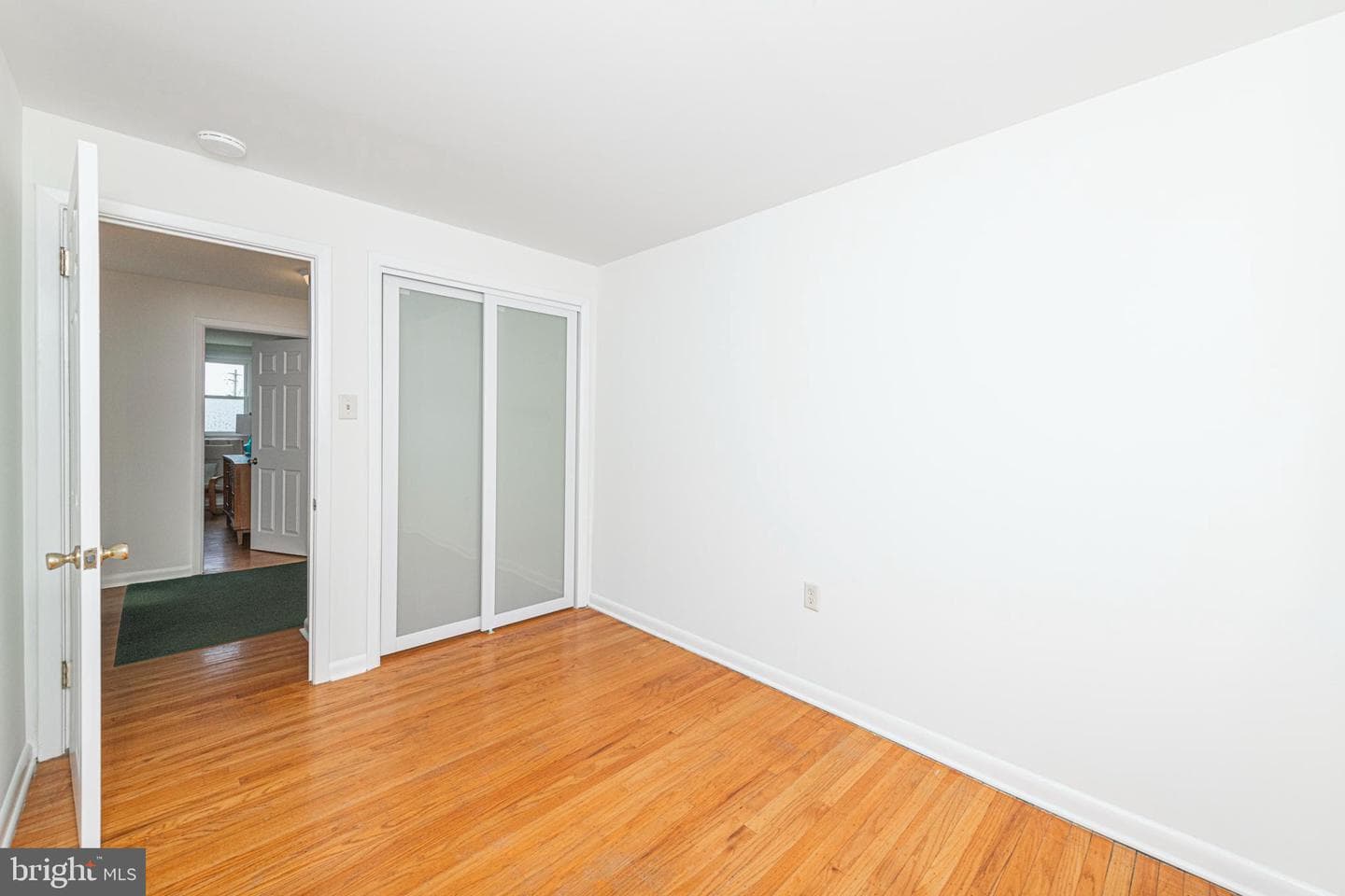 889 Oxford Avenue photo 11