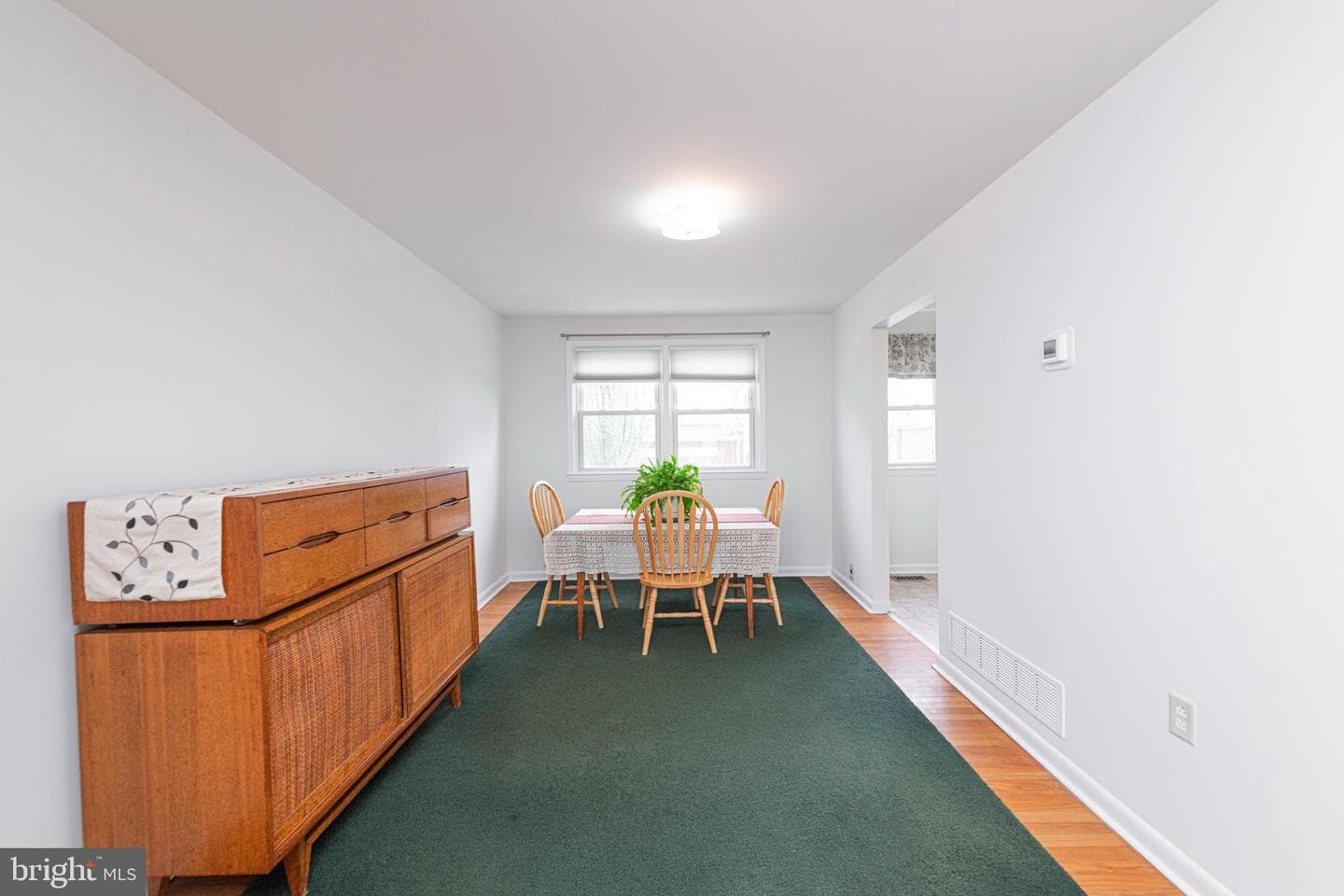 889 Oxford Avenue photo 6