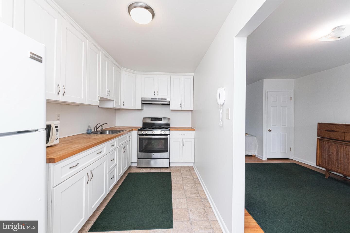 889 Oxford Avenue photo 9