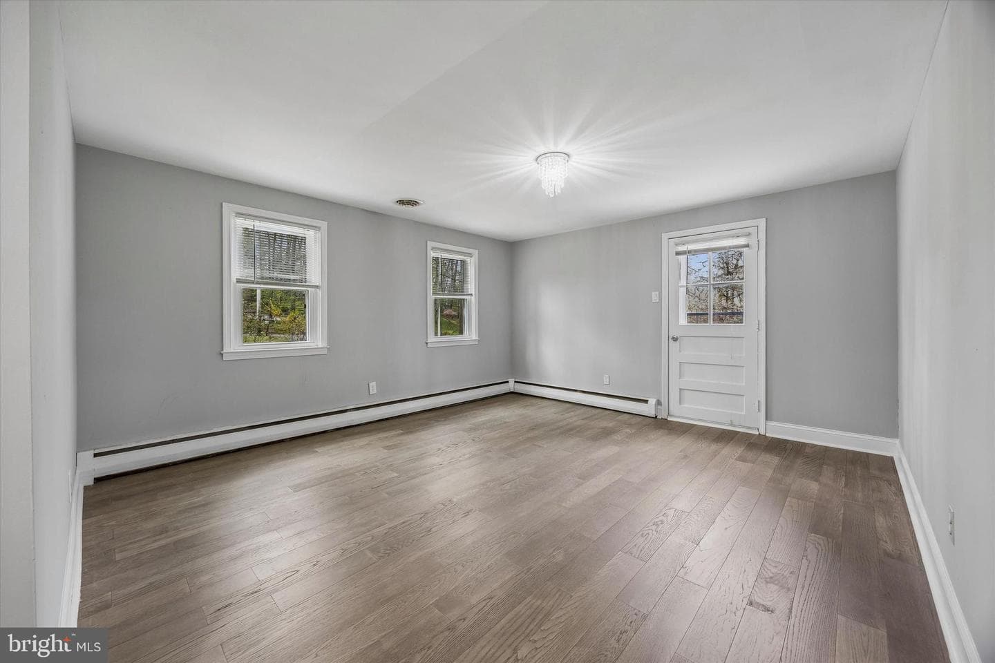 699 W Valley Road photo 16