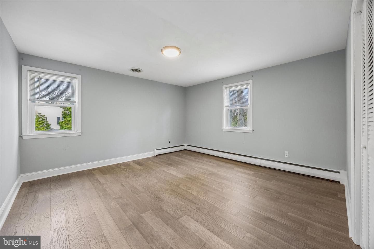 699 W Valley Road photo 22