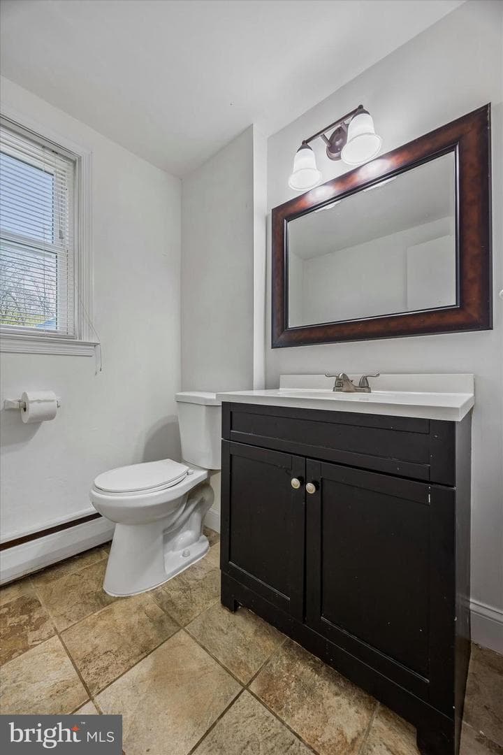 699 W Valley Road photo 34