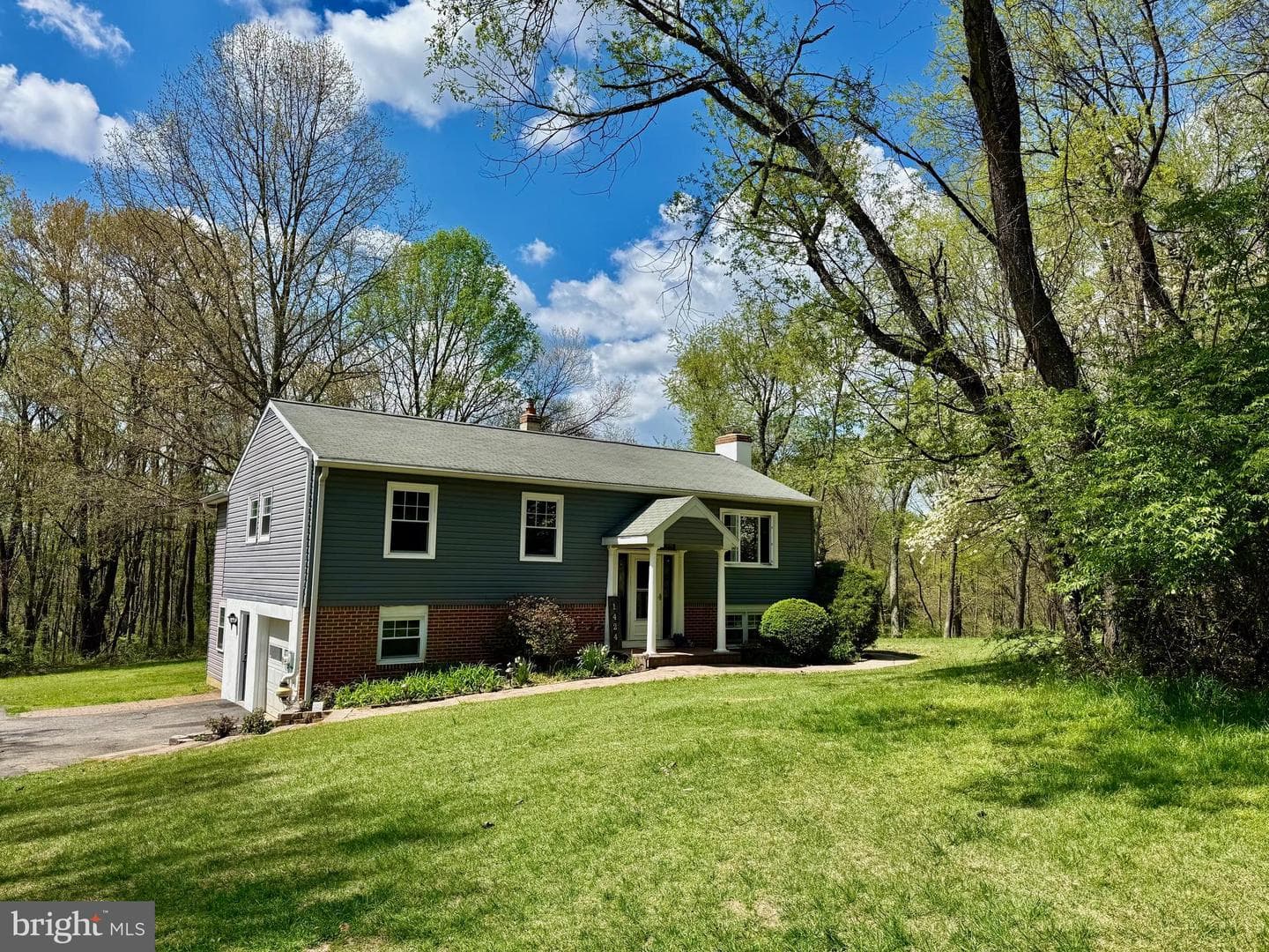 1424 Oakwood Road photo 2