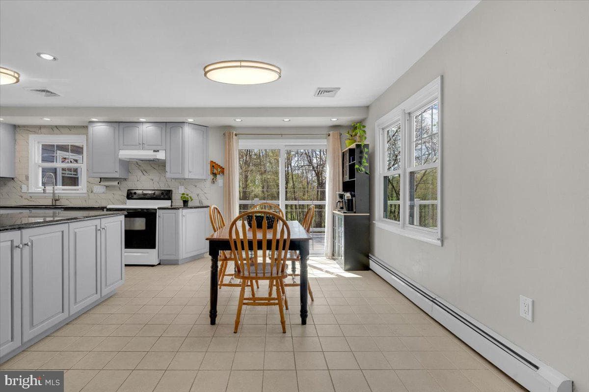 1424 Oakwood Road photo 7
