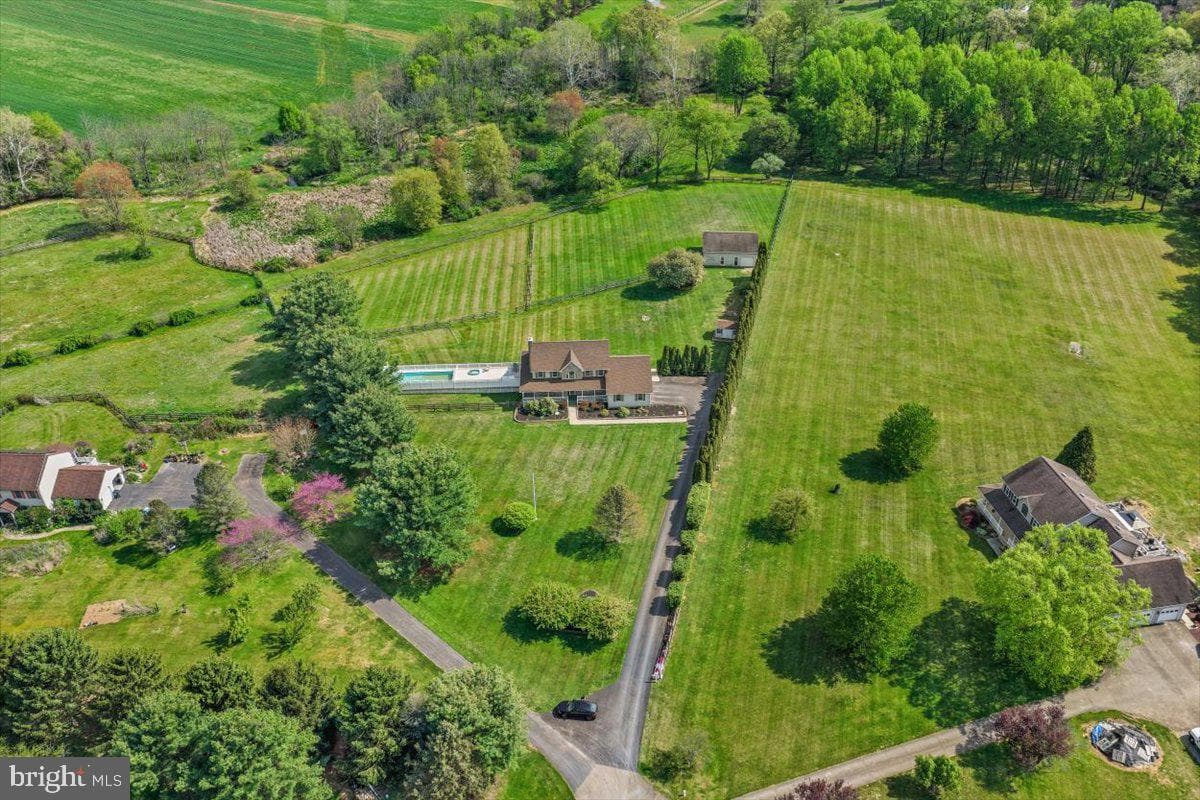 684 Waterway Road photo 3