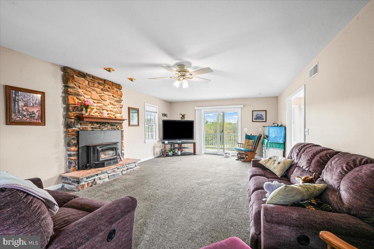 684 Waterway Road photo 5