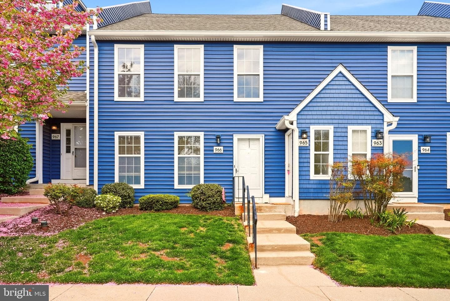 965 Roundhouse Court photo 2